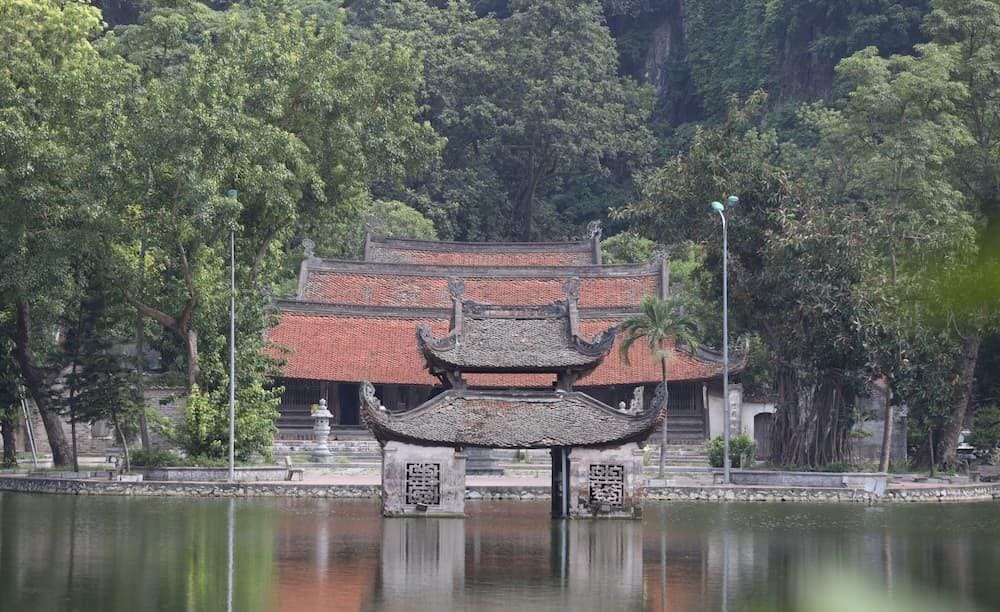 Ba tòa nhà chính được bố trí song song theo hình chữ “Tam” (三) (Nguồn: Internet).